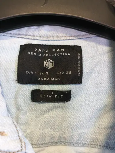 Camisa de mezclilla azul claro para hombre - miniatura 3