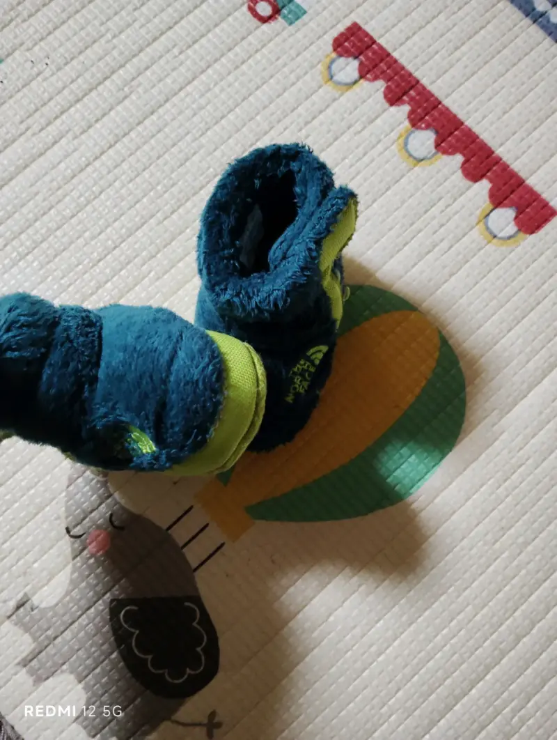 Botines de bebé azul y verde con forro polar - 1