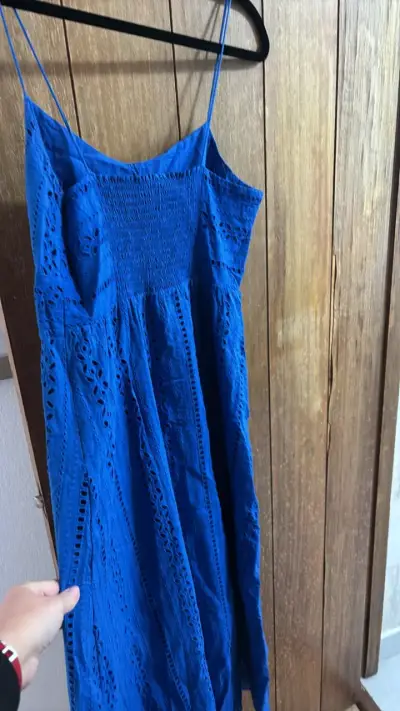Vestido largo azul con diseño calado Zara - miniatura 3