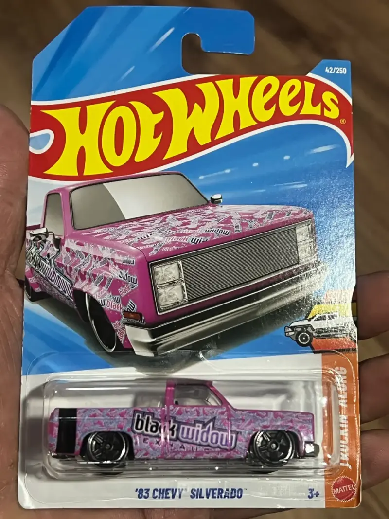 '83 Chevy Silverado Black Widow Edición Rosa