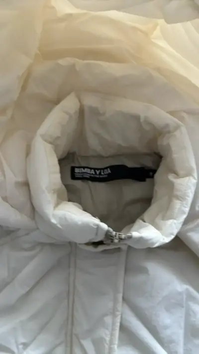Parka acolchado sin mangas blanco con capucha - miniatura 2
