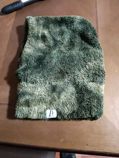 Cuello polar camuflado verde para invierno - miniatura 1