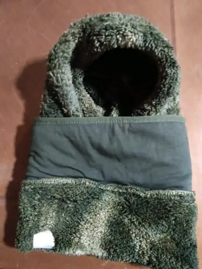 Cuello polar camuflado verde para invierno - miniatura 3