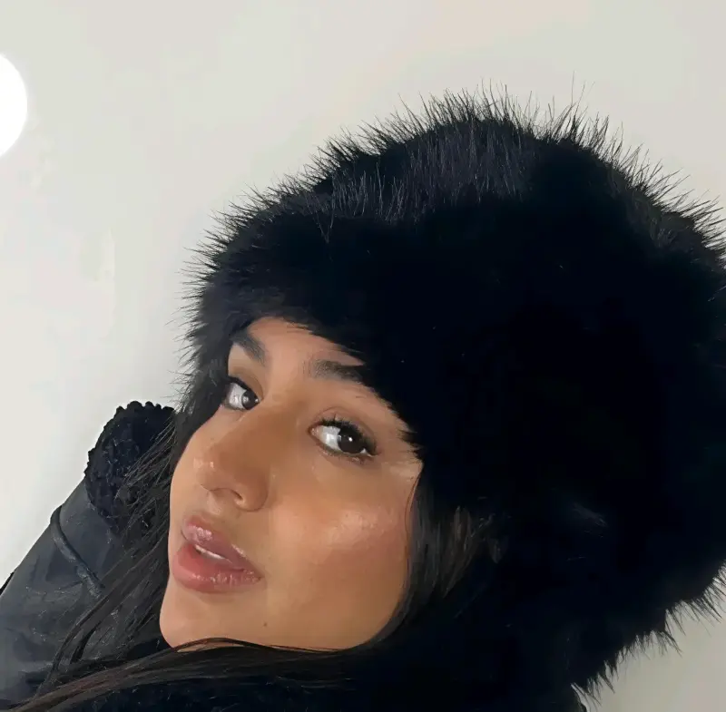 Gorro de invierno negro con forro de piel sintética - 1