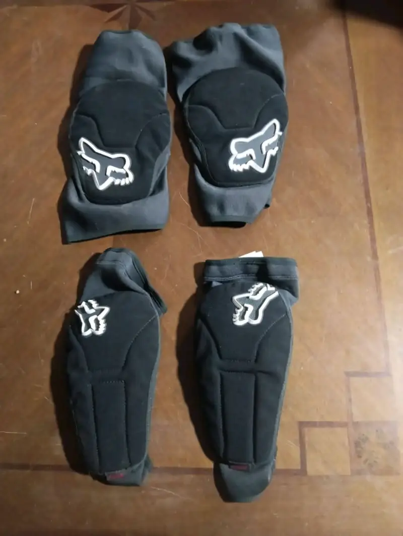 Set de rodilleras y coderas Fox para ciclismo - 1