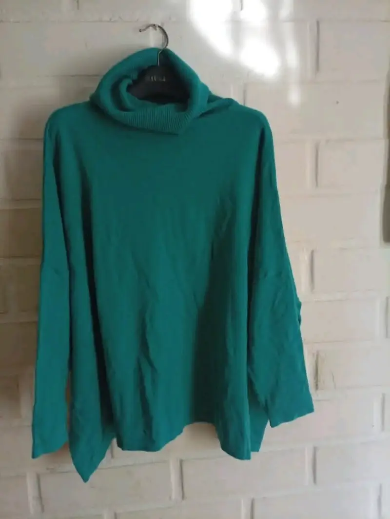 Suéter de cuello alto verde para mujer - 1