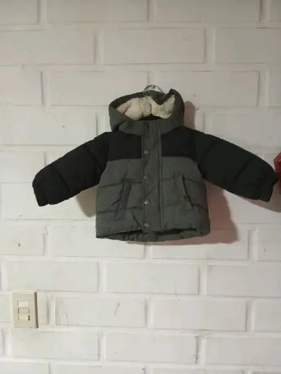 Chaqueta de invierno para niño con capucha - miniatura 1