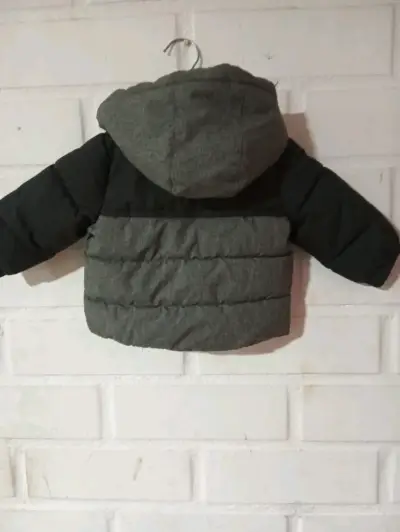 Chaqueta de invierno para niño con capucha - miniatura 3