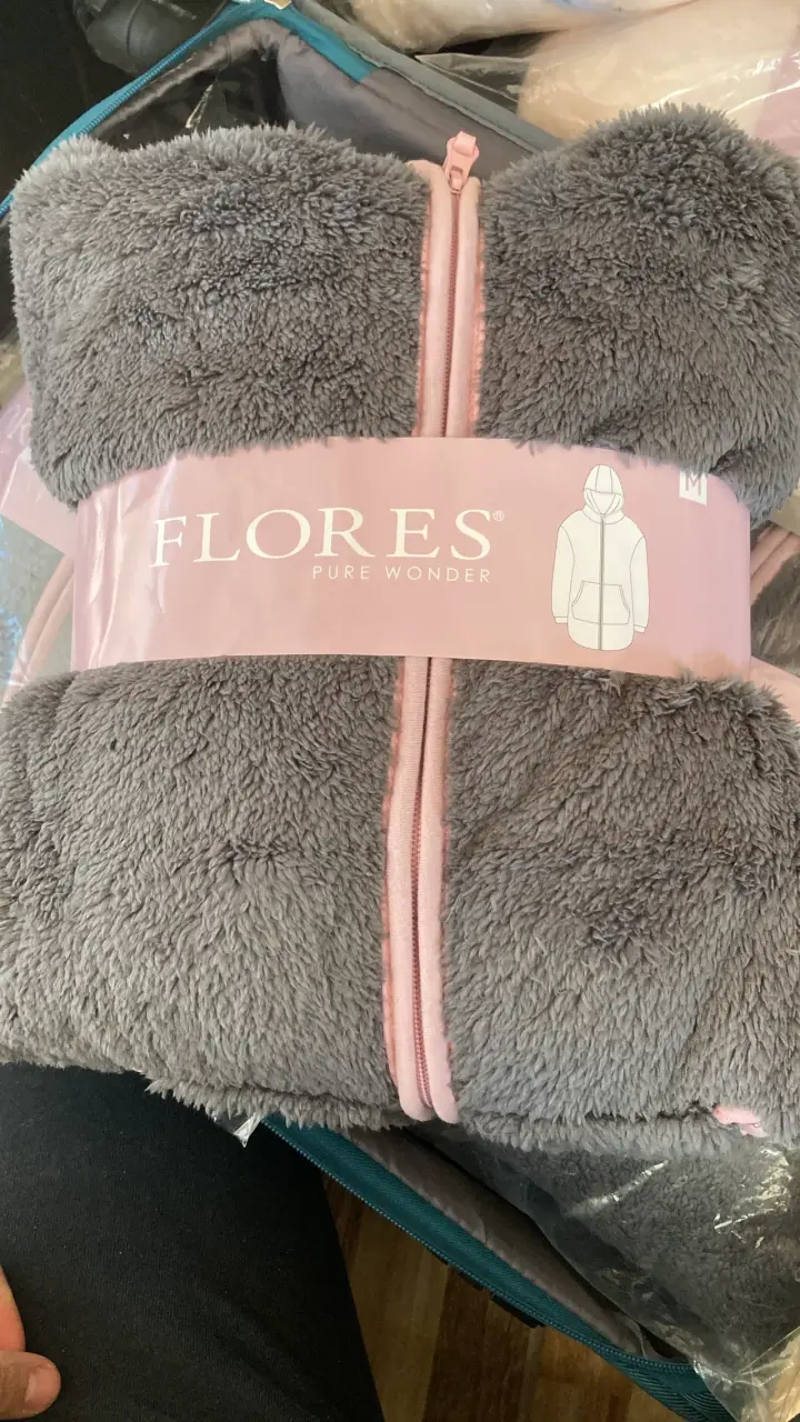 Chaqueta de felpa gris con capucha para mujer - 2