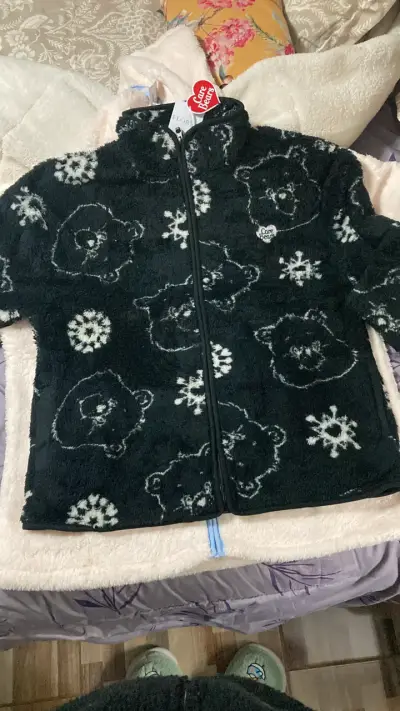 Chaqueta polar negra con diseño de osos - miniatura 2