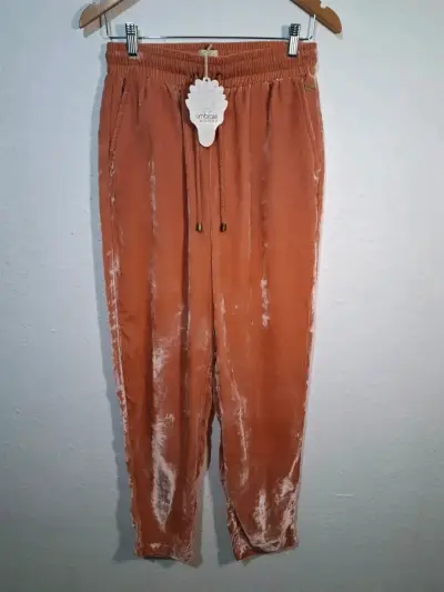 Pantalones de terciopelo color terracota para mujer - miniatura 1