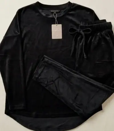 Conjunto de Pijama Negro de Terciopelo para Mujer - miniatura 1