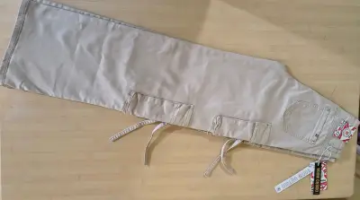 Pantalones cargo beige para mujer con bolsillos - miniatura 2