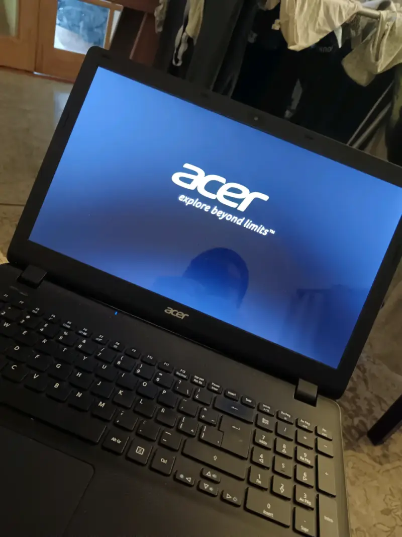 Laptop Acer en buen estado - 1