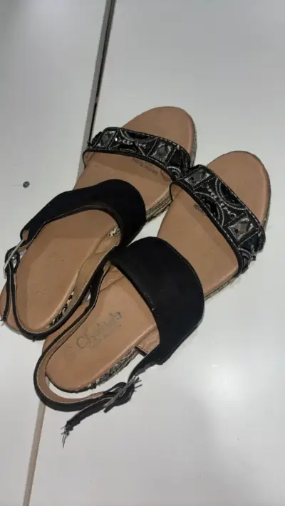 Sandalias Negras con mostacillas - miniatura 4