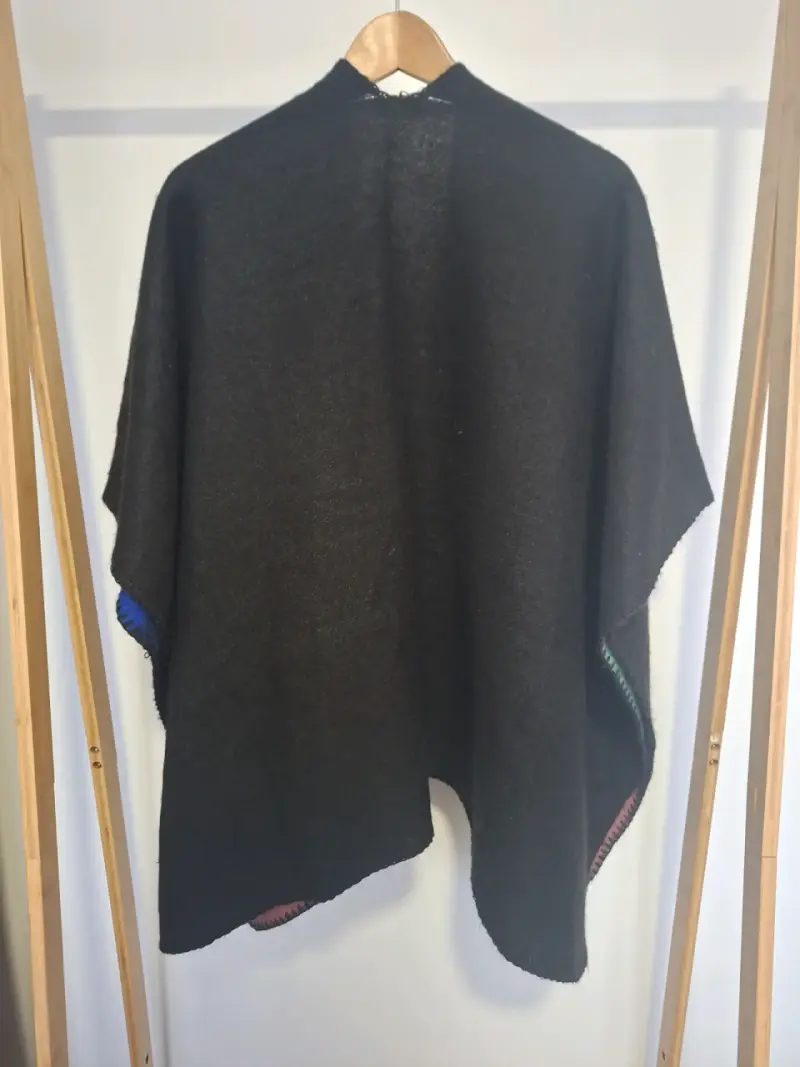 Ruana reversible multicolor y negro - 3
