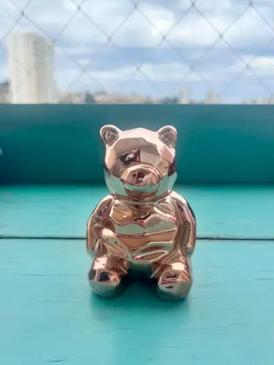 Figura decorativa de osito metálico rose gold - miniatura 1