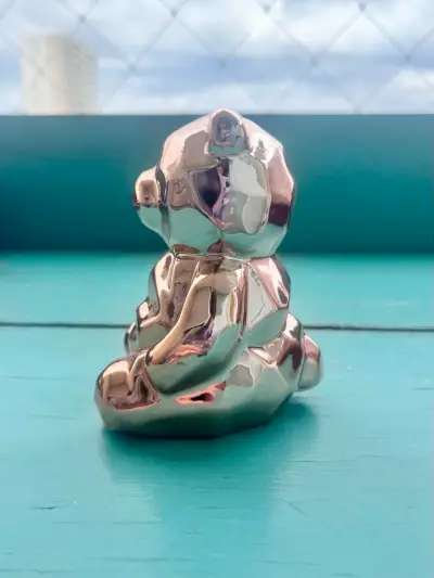 Figura decorativa de osito metálico rose gold - miniatura 2