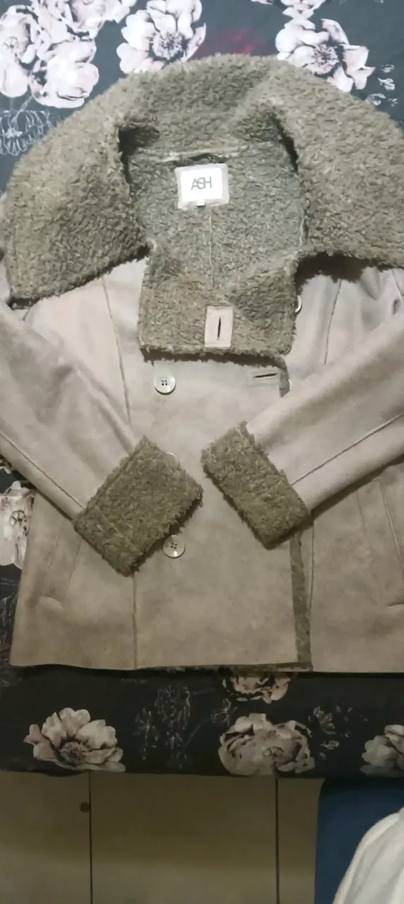 Abrigo de mujer con cuello de lana beige - 2