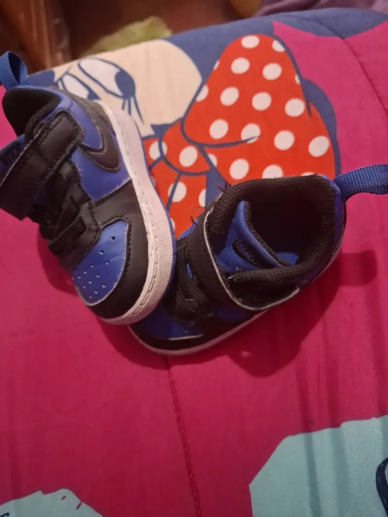 Zapatillas deportivas para niños color azul y negr - 1