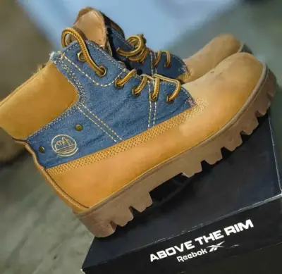 Botas  con diseño denim y cuero - miniatura 2