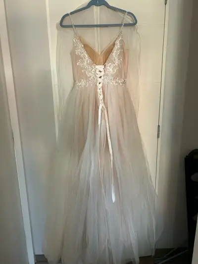 Vestido de novia elegante, con corsett y Corona - miniatura 4