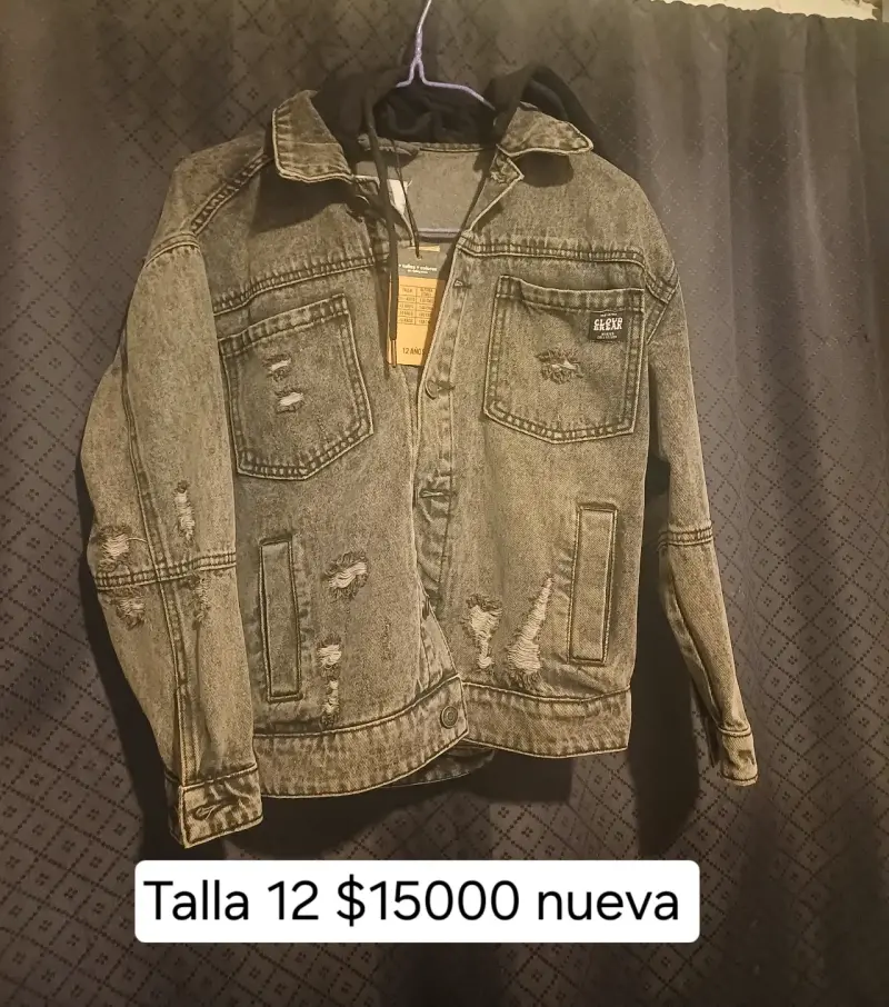 Chaqueta de mezclilla gris con capucha talla 12