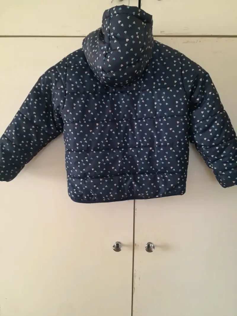 Chaqueta acolchada infantil con capucha azul - 5