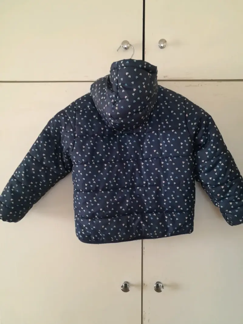 Chaqueta acolchada infantil con capucha azul - 3