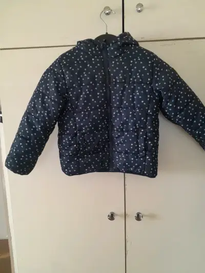 Chaqueta acolchada infantil con capucha azul - miniatura 1