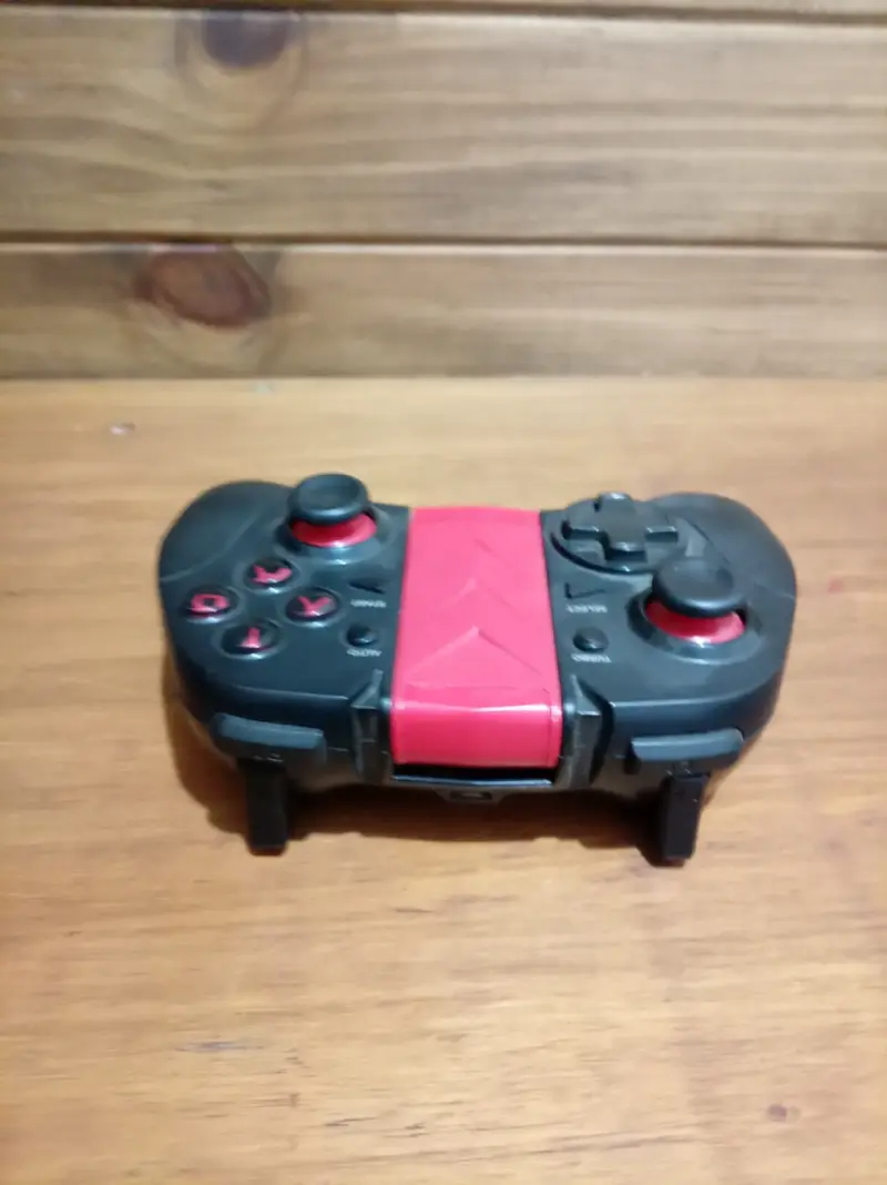 Control inalámbrico para videojuegos negro y rojo - 2