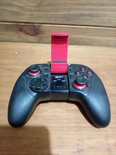 Control inalámbrico para videojuegos negro y rojo - miniatura 3