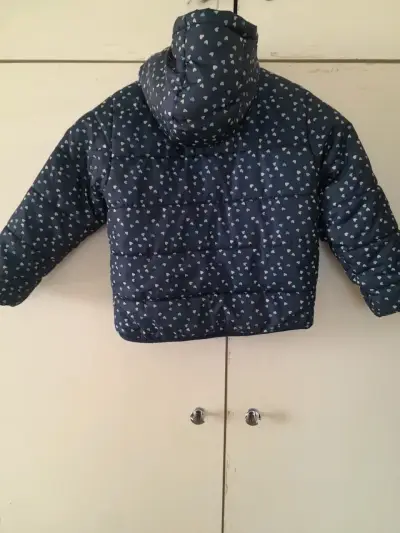 Chaqueta acolchada infantil con capucha - miniatura 3