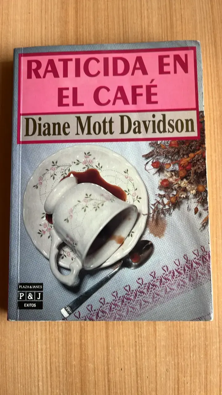 Libro 'Raticida en el Café' de Diane Mott Davidson - 1