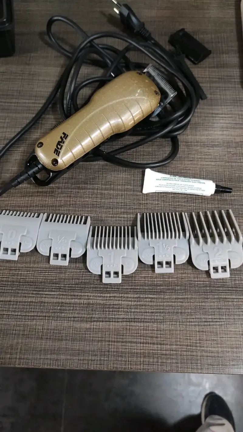 Máquina de cortar pelo Andis Fade con accesorios - 2