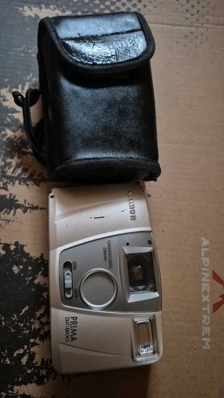 Cámara Canon Prima BF-800 con funda