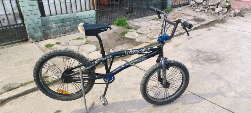 Bicicleta BMX Bianchi Freestyle Negra - 1