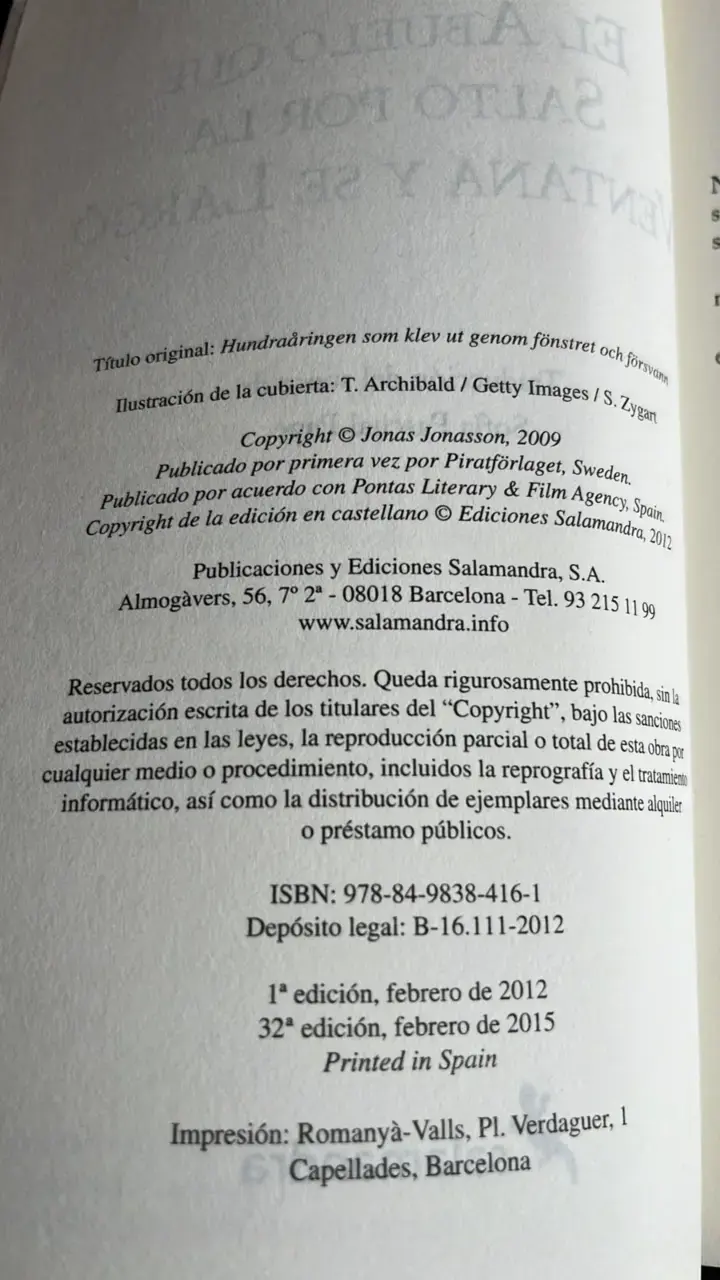 Libro 'El Abuelo Que Saltó Por La Ventana' Jonas Jonasson - 3