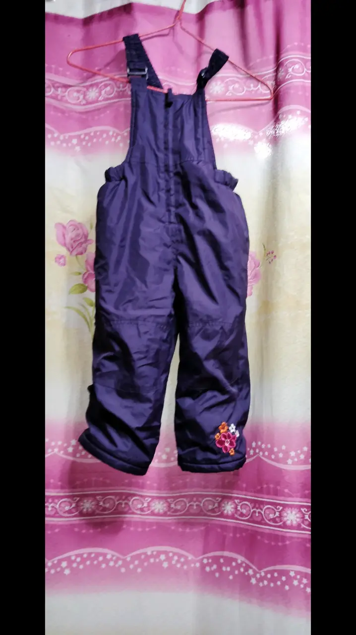 Pantalón de nieve infantil morado con bordado