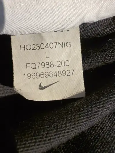 Polera Nike degradé con diseño gráfico - miniatura 2