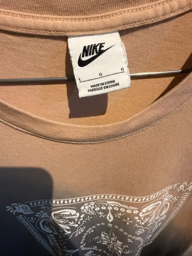 Polera Nike degradé con diseño gráfico - 3