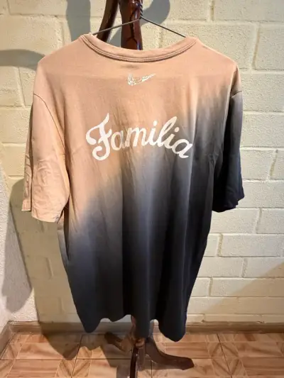 Polera Nike degradé con diseño gráfico - miniatura 4