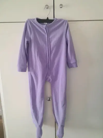 Pijama enterito de polar para bebé color lila - miniatura 1