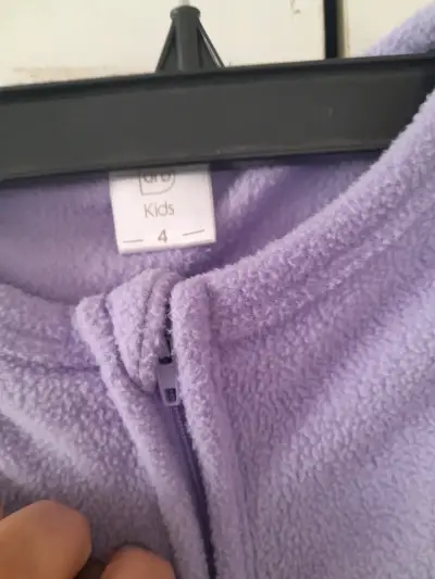 Pijama enterito de polar para bebé color lila - miniatura 3