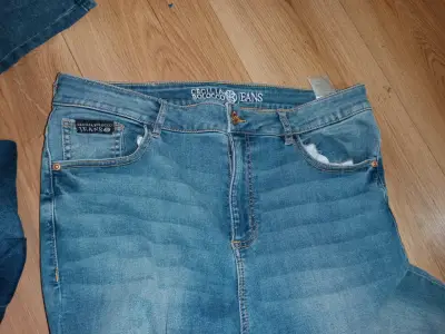 Lote de jeans para mujer en buen estado - miniatura 2