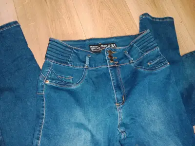 Lote de jeans para mujer en buen estado - miniatura 4