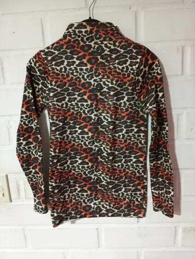 Polera de manga larga con estampado animal print - miniatura 2