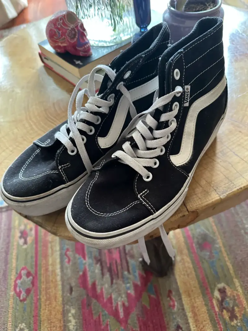 Zapatillas altas negras Vans estilo clásico - 1
