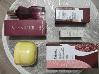 Set de Belleza Natura y Ésika con Perfume y Cremas - miniatura 1