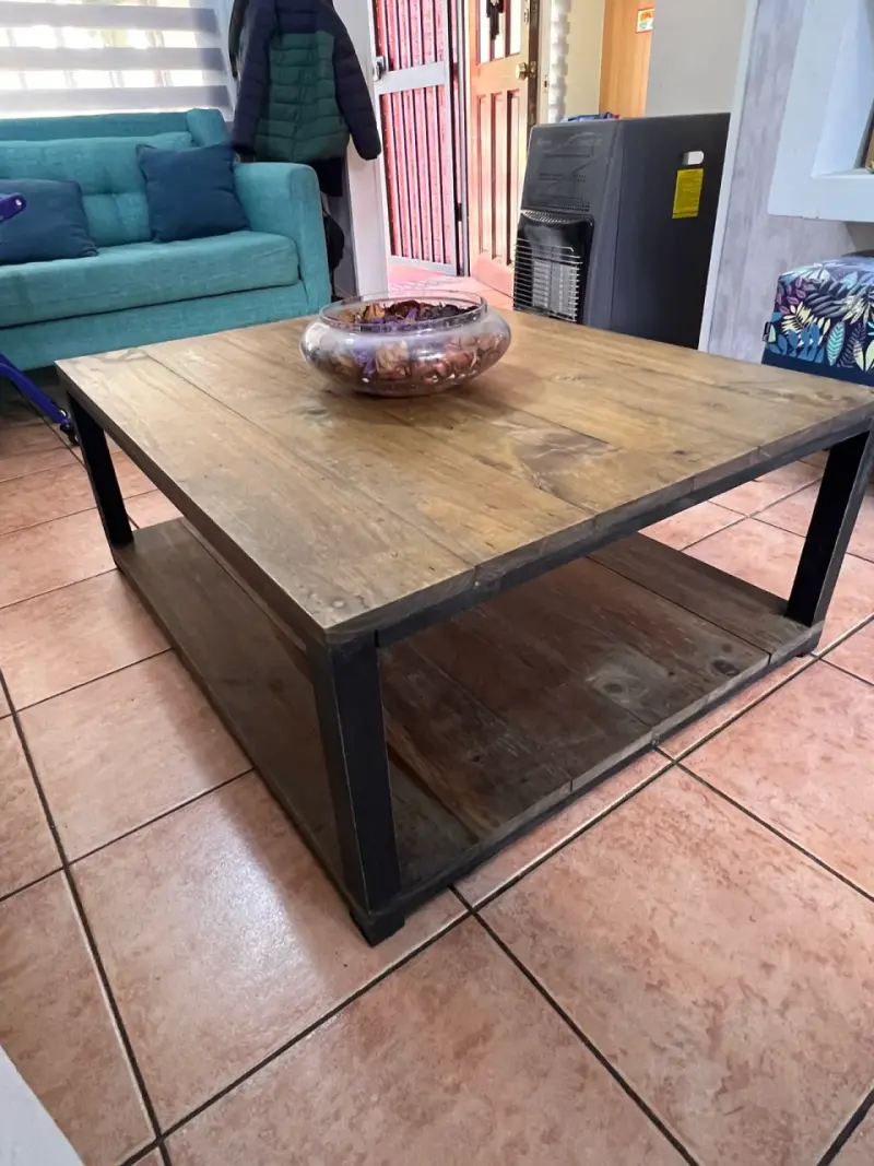 Mesa de centro rústica de madera tipo pallets